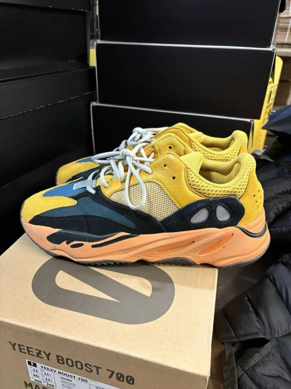 WORN Men’s Yeezy Boost 700 Sun GZ6984 Size 12 WITH BOX